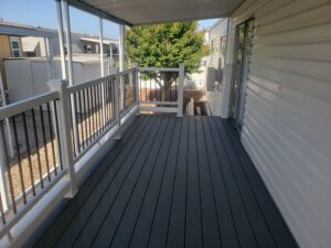 Trex decking with hidden fastening clips