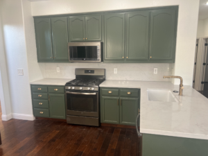White Quartz with Full Backsplash Peninsula Fabrication & Installation